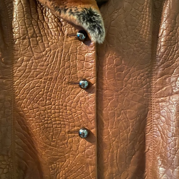 Armani Jacket 🧥 100 % Leather and Real Fur 💕🌸😍! - Picture 3 of 13